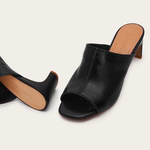 Ginaa slides, black | Balagan Studio