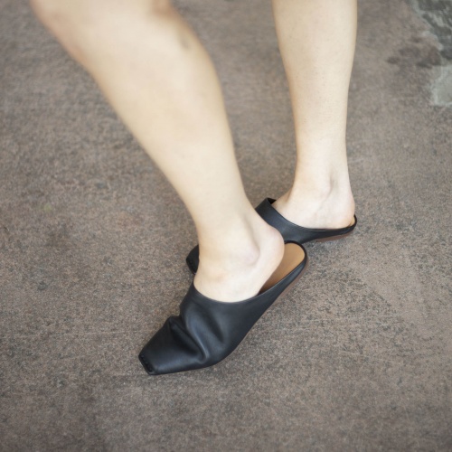 Bayit slides, black | Balagan Studio