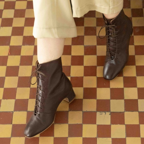 Victoria Boots, deep brown