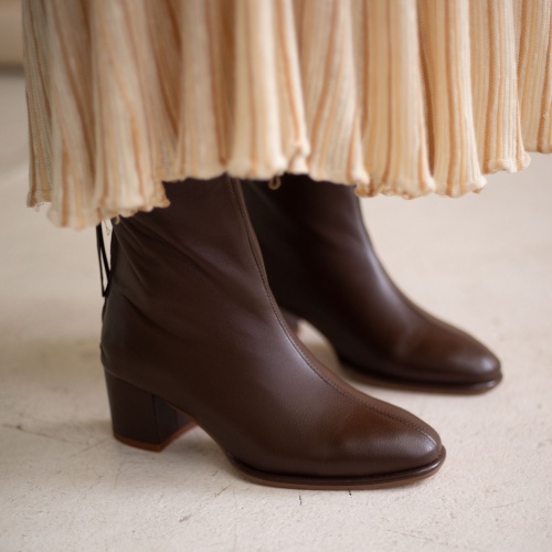 Gerev Boots, milk chocolate