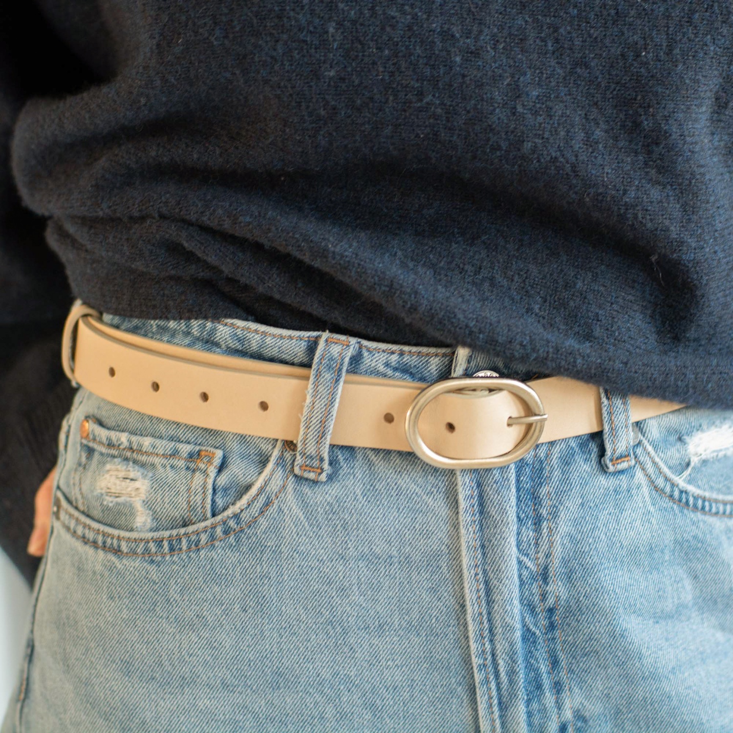  Belt with a round buckle, bright nubuck-5 