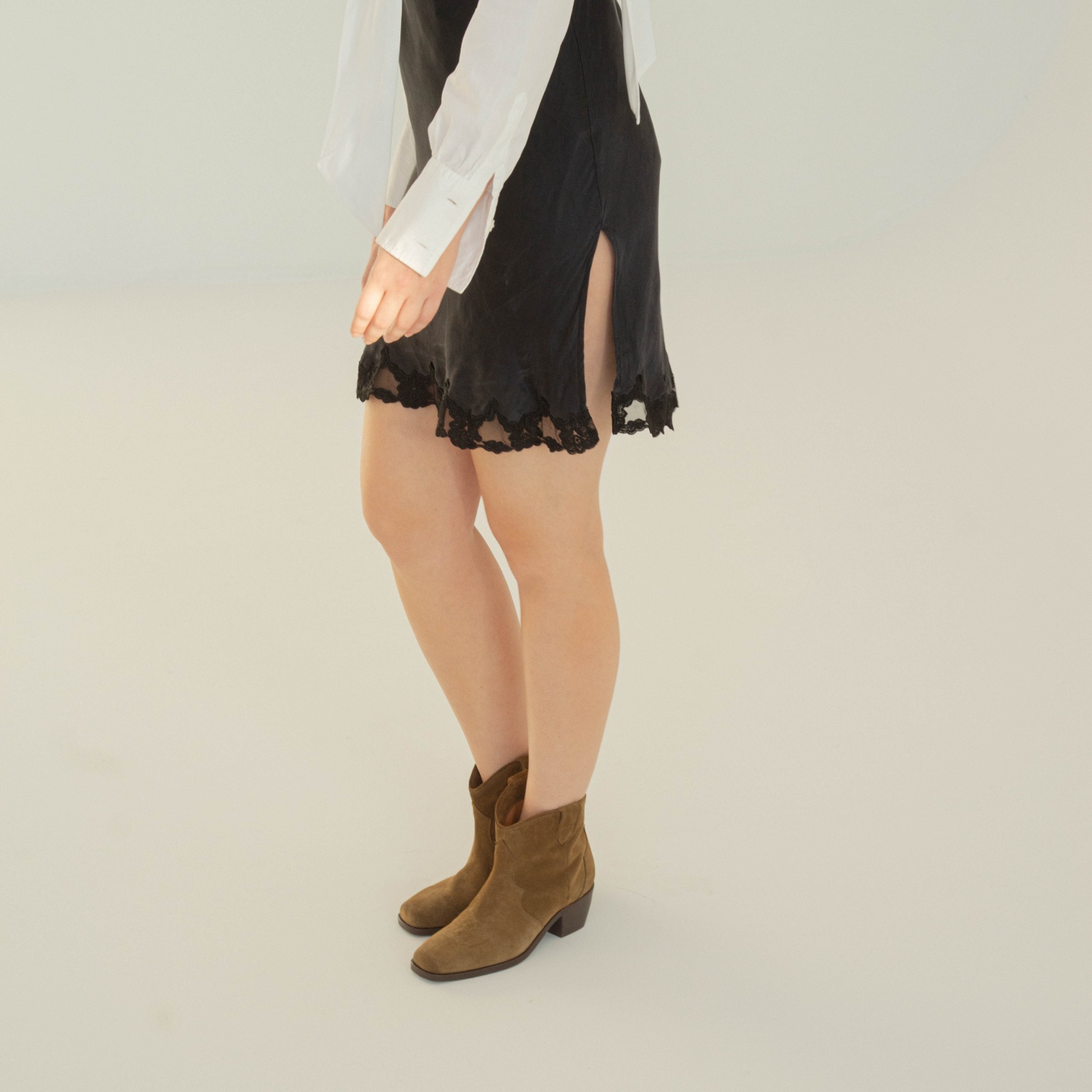 Jesse Cowboy Boots, moos velvet Balagan Studio