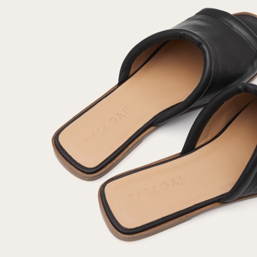 Karit slides, black | Balagan Studio