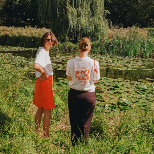 T-shirt MESSING AROUND, biało-pomarańczowy