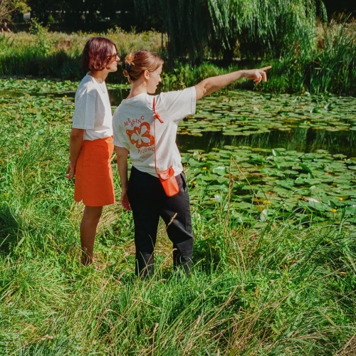 T-shirt MESSING AROUND, biało-pomarańczowy