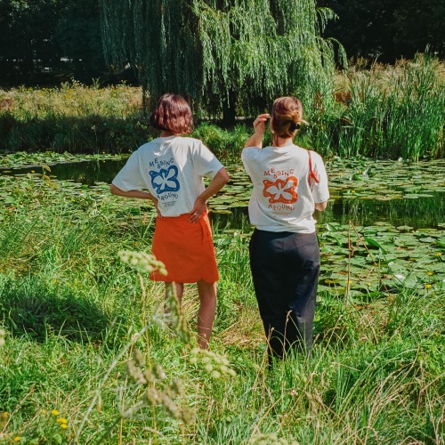 T-shirt MESSING AROUND, biało-pomarańczowy