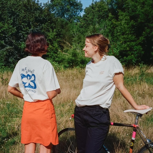 T-shirt MESSING AROUND, biało-niebieski