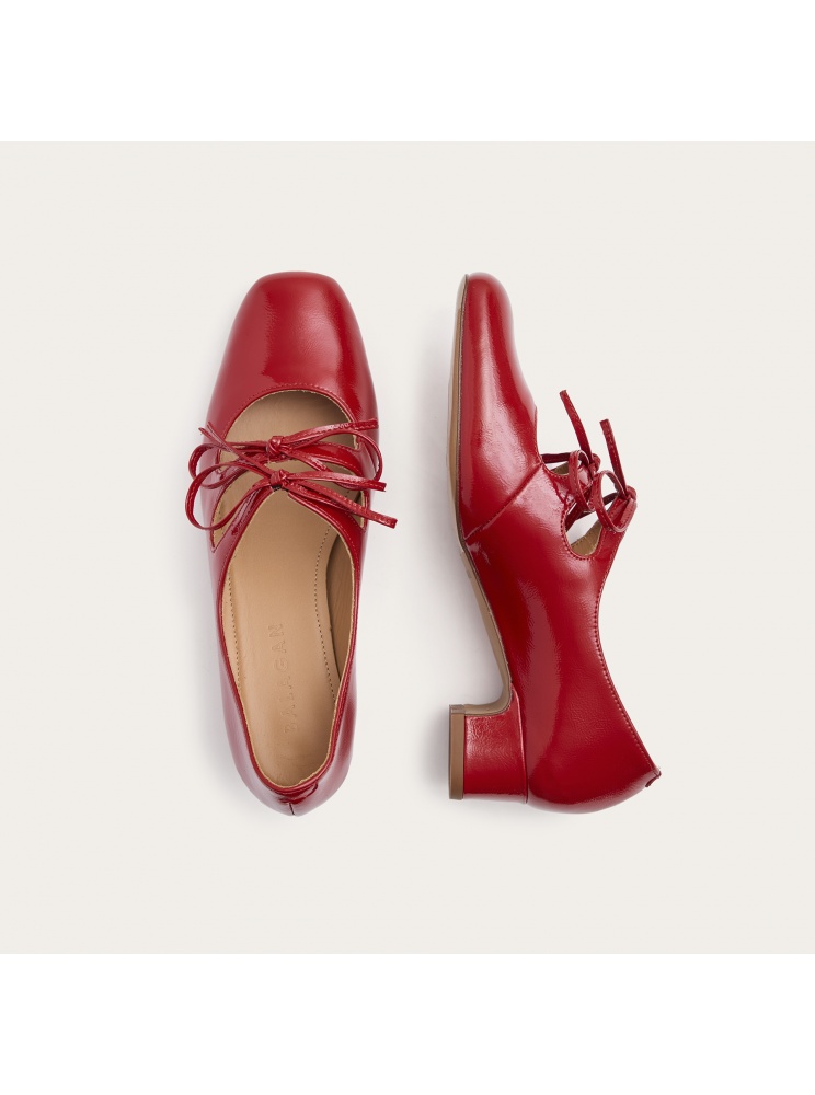 Greta Heels, glossy red