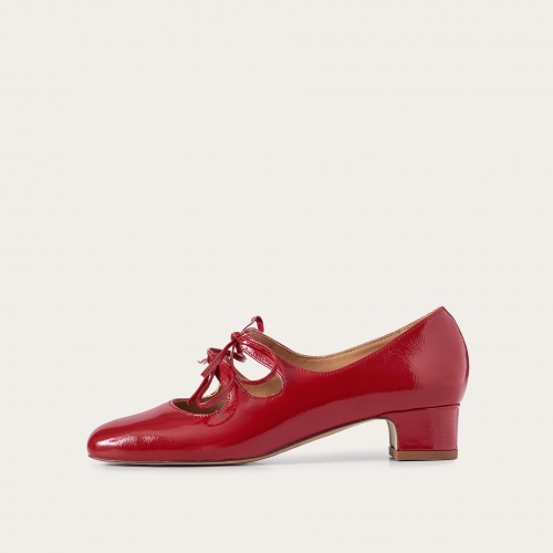 Greta Heels, glossy red