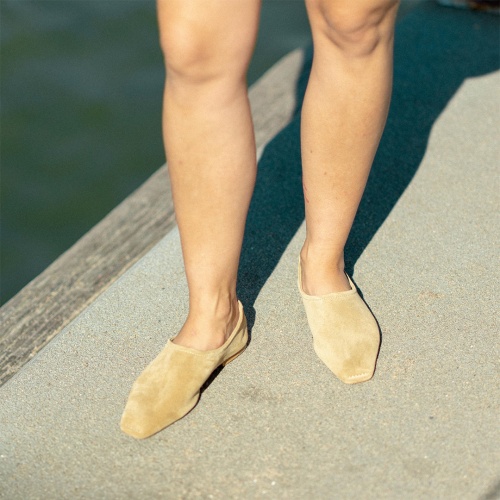 Hatzer Ballerina, wheat velvet | Balagan Studio