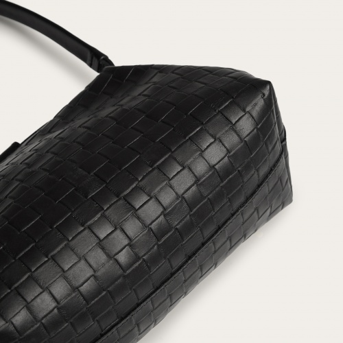 Hug bag torebka M, czarna matowa plecionka | Balagan Studio