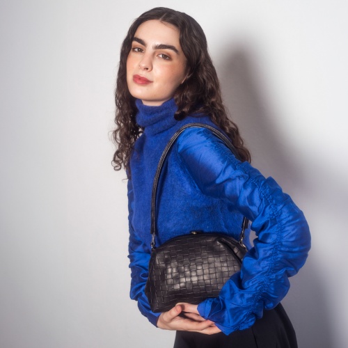 Hug bag torebka M, czarna matowa plecionka | Balagan Studio