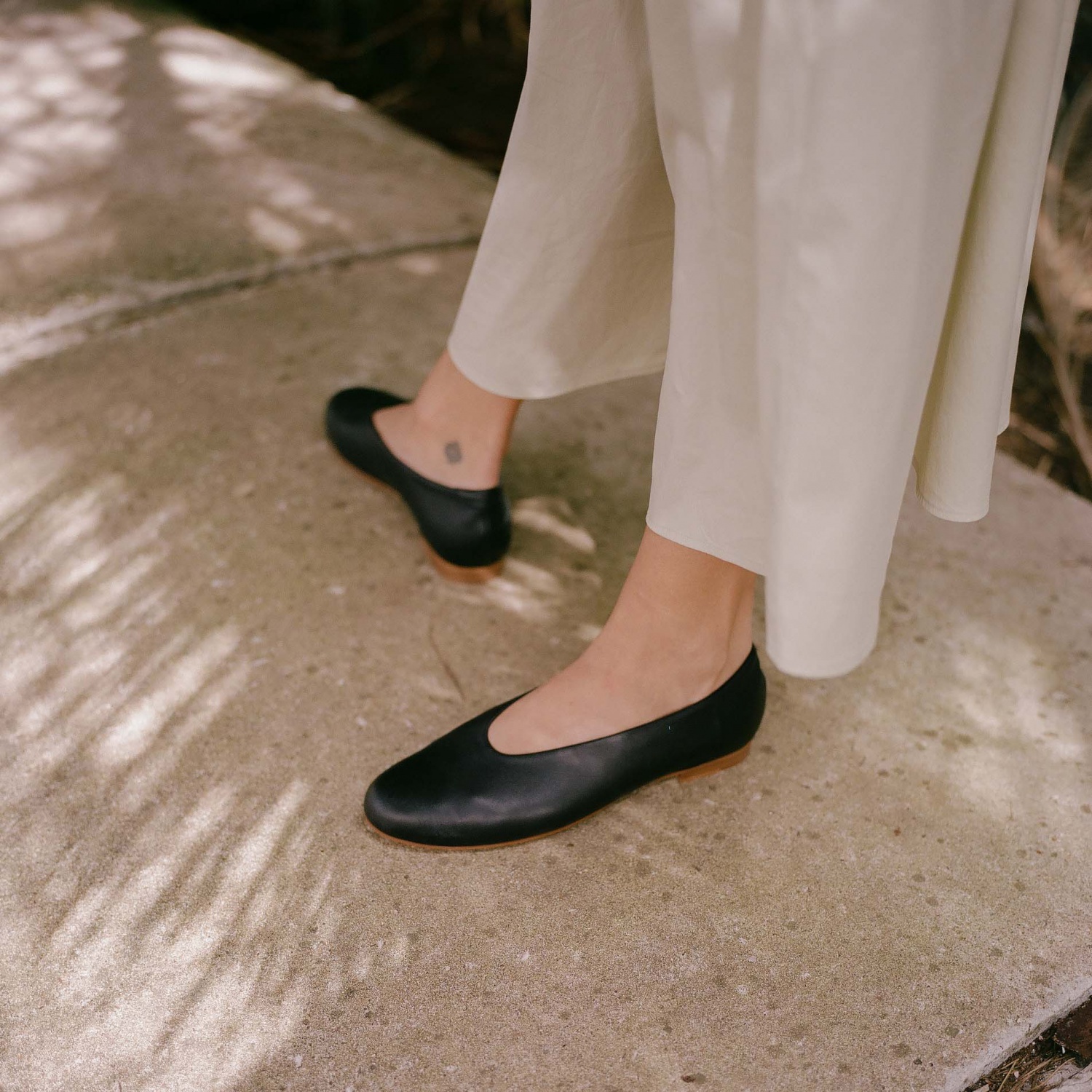 ＜STUDIO DOE/スタジオドー＞Ｖ　Ｆｌａｔｓ／BLACK／38 STUDIO DOE V Flats Shoes 38 フラットシューズ・バレエシューズ