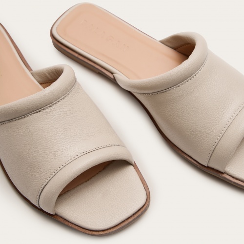 Karit slides, off white | Balagan Studio