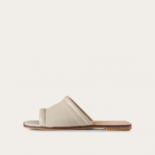 Karit slides, off white | Balagan Studio