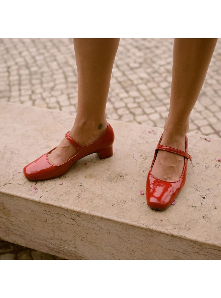 Dora czółenka na niskim obcasie, czerwony połysk | Balagan Studio