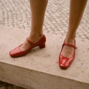 Dora czółenka na niskim obcasie, czerwony połysk