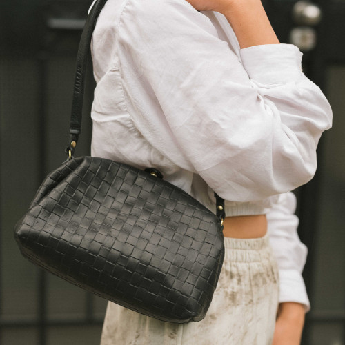 Hug Bag M, matte black braid | Balagan Studio