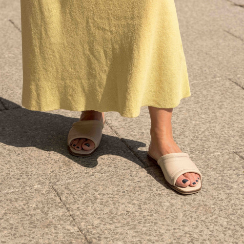 Karit slides, off white | Balagan Studio