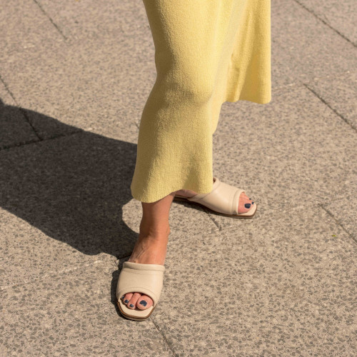 Karit slides, off white | Balagan Studio