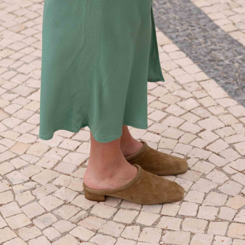 Clementine klapki, karmelowy welur | Balagan Studio