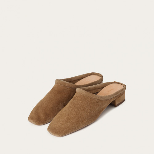 Clementine klapki, karmelowy welur | Balagan Studio