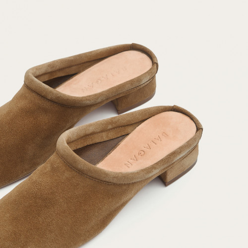 Clementine klapki, karmelowy welur | Balagan Studio