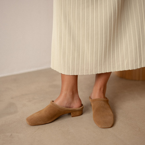 Clementine klapki, karmelowy welur | Balagan Studio