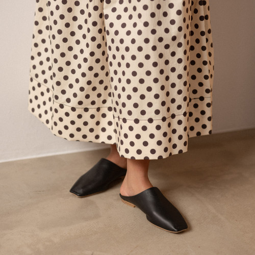 Bayit slides, black | Balagan Studio