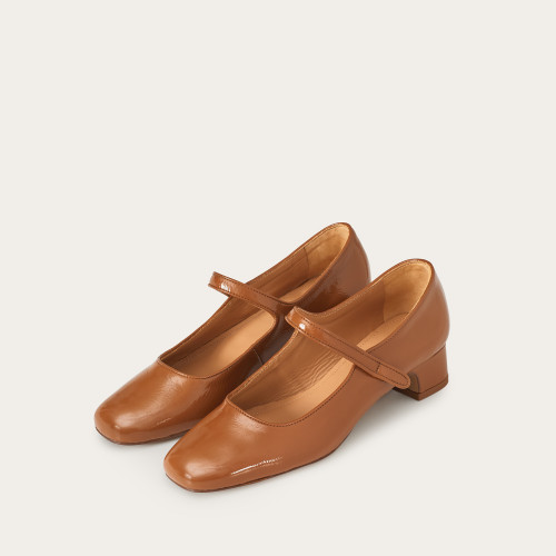 Dora Low Heels, glossy caramel | Balagan Studio