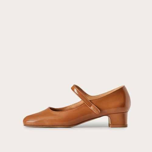 Dora czółenka na niskim obcasie, karmelowy połysk | Balagan Studio