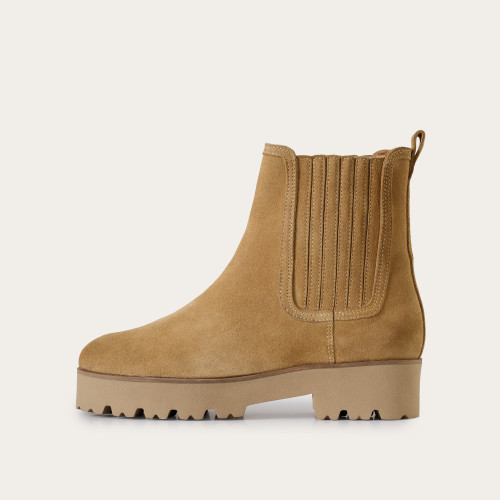 Trisha Boots, sand velvet | Balagan Studio