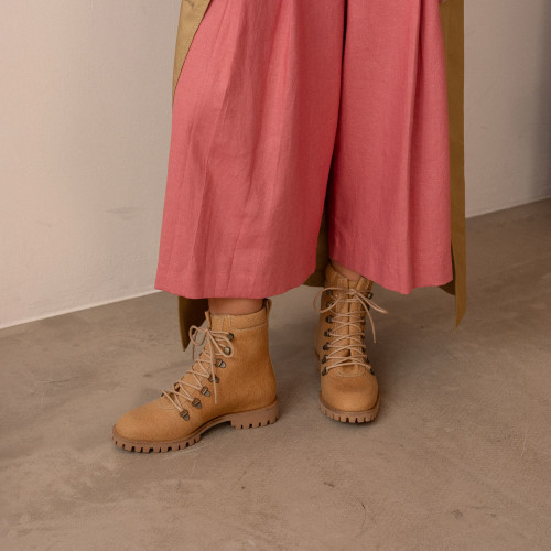 Har boots, sand | Balagan Studio