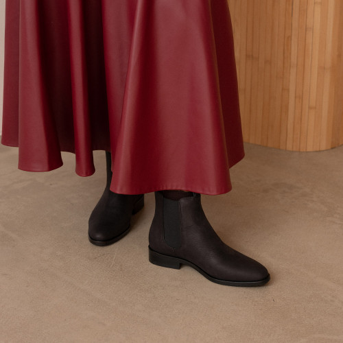 Negew Chelsea Boots, waxed black | Balagan Studio