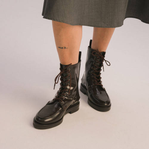 Georgia boots, glossy brown | Balagan Studio