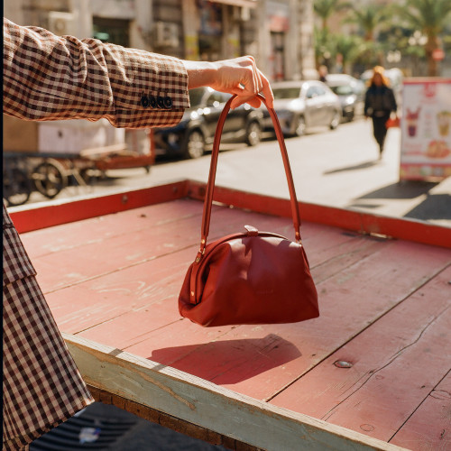 Hug Bag M, claret | Balagan Studio