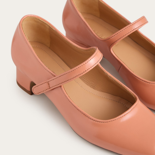 Dora Low Heels, apricot gloss | Balagan Studio