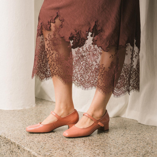 Dora Low Heels, apricot gloss | Balagan Studio