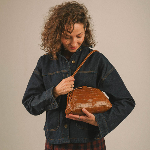 Hug Bag M, caramel croco | Balagan Studio