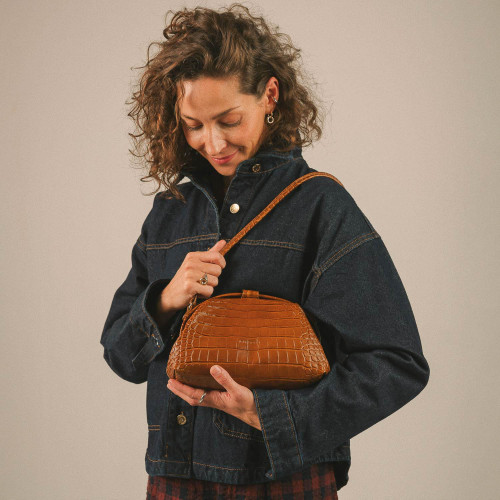 Hug Bag M, caramel croco | Balagan Studio