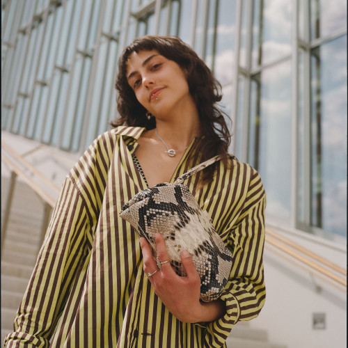 Hug bag torebka M, złamana biel wzór pytona | Balagan Studio