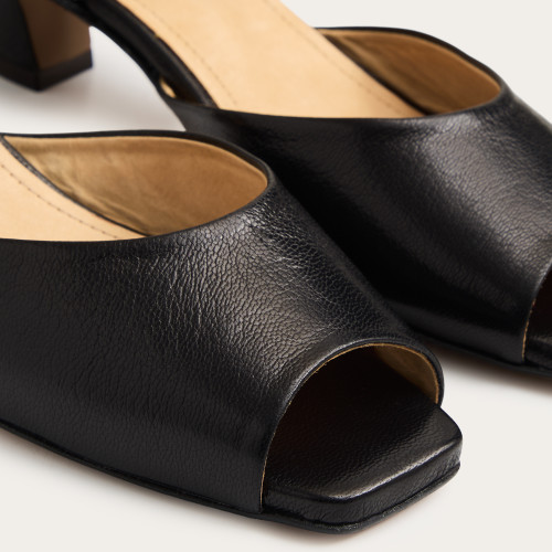 Sara Sandals, black | Balagan Studio