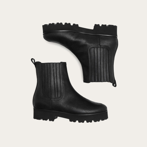 Trisha Boots, waxed black | Balagan Studio
