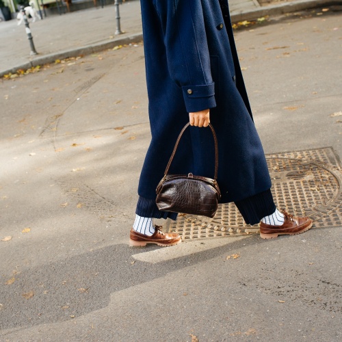 Hug Bag M, brown croco | Balagan Studio