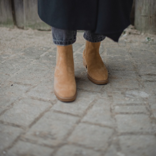 Arava Chelsea Boots, sand velvet | Balagan Studio
